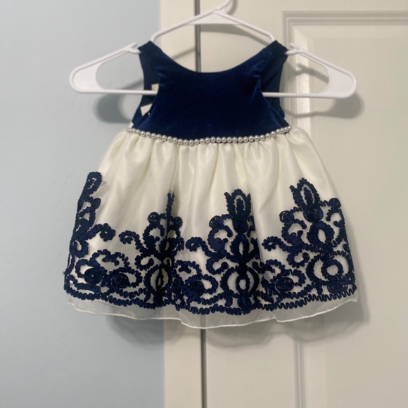 Rare editions flower girl dresses - Picture 2 of 3